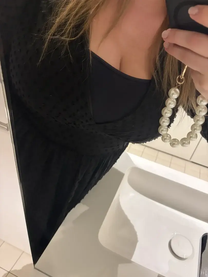 Leak & nude MYM — lara_tentation : « Coucou toi 💋 Viens me dire un petit bonjour si tu oses 😈 » (MYM)
