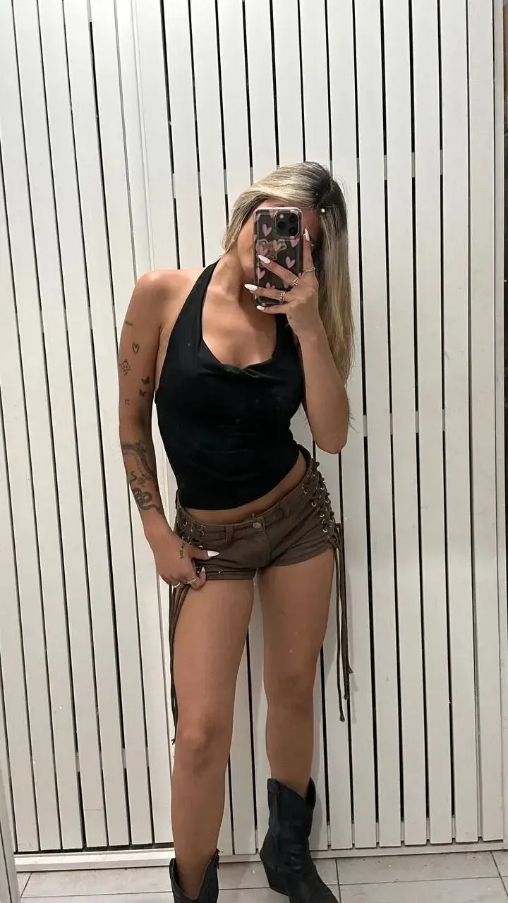abo gratuit si tu kiffes les filles qui rigolent sous la couette 😘