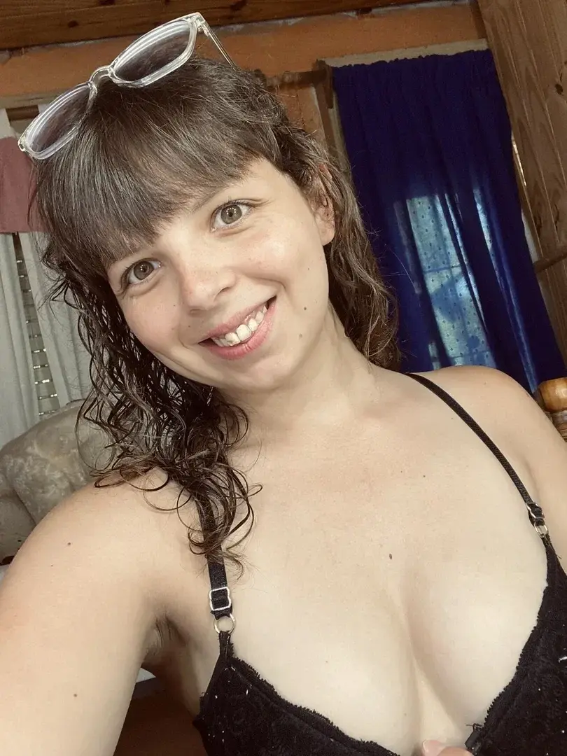 Leak & nude MYM — ptitelolaa : « Coucou ☺️ » (MYM)