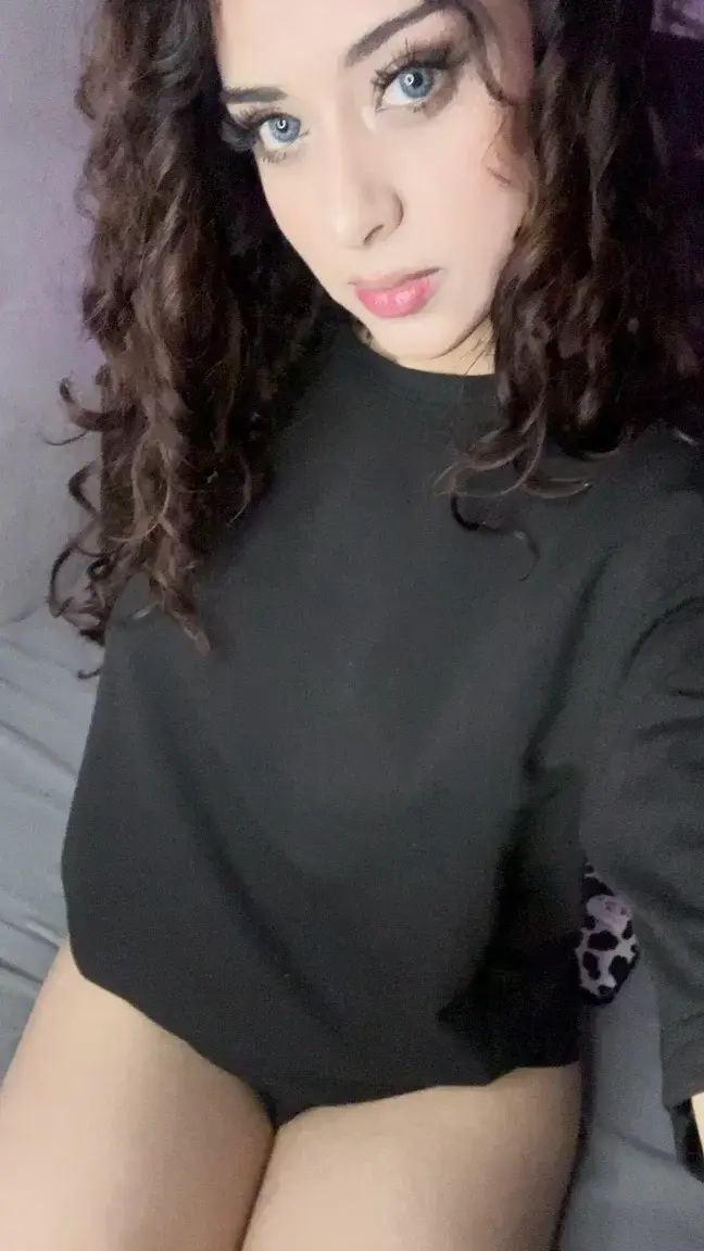 Abonne-toi gratuitement et viens me dire coucou en privé 😉 Je réponds direct.