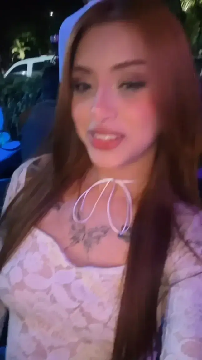Abonne-toi gratuitement et viens me dire coucou en privé 😉 Je réponds direct.