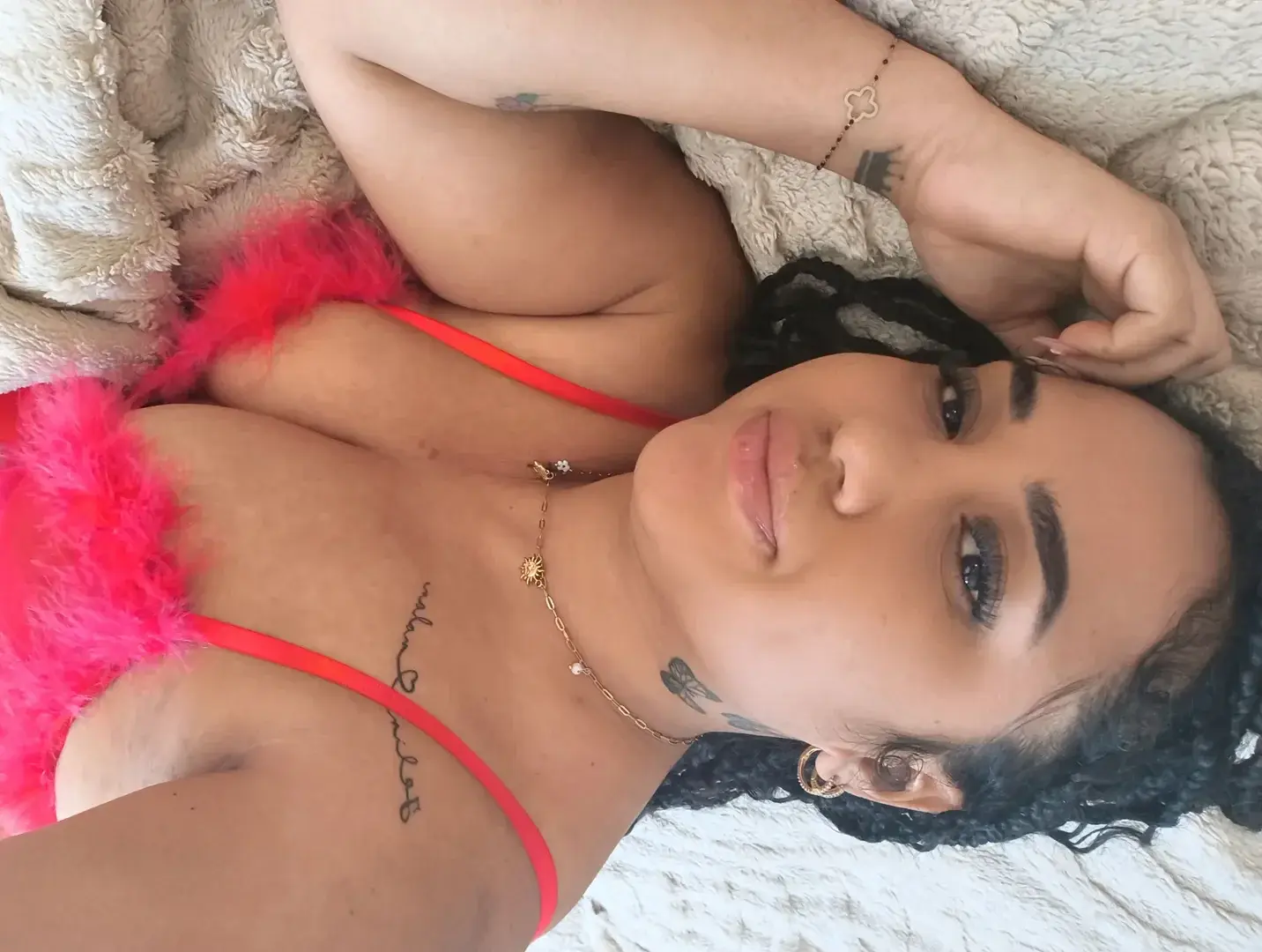 J’adore le rouge 🌹… viens me dire ta couleur préférée en MP 😏✨