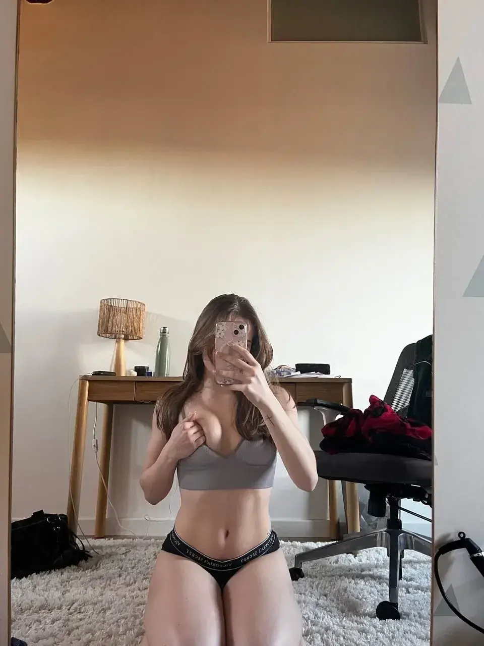 Aperçu public — Amberjnrs : « j'ai trop envie d'enlever mon haut bb... 😘 » (MYM) — pas un leak