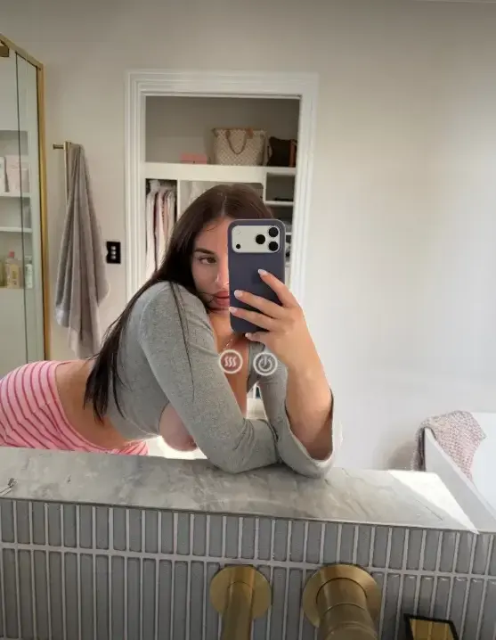 Sub now for uncensored pics and clips on my private wall 📲🔥