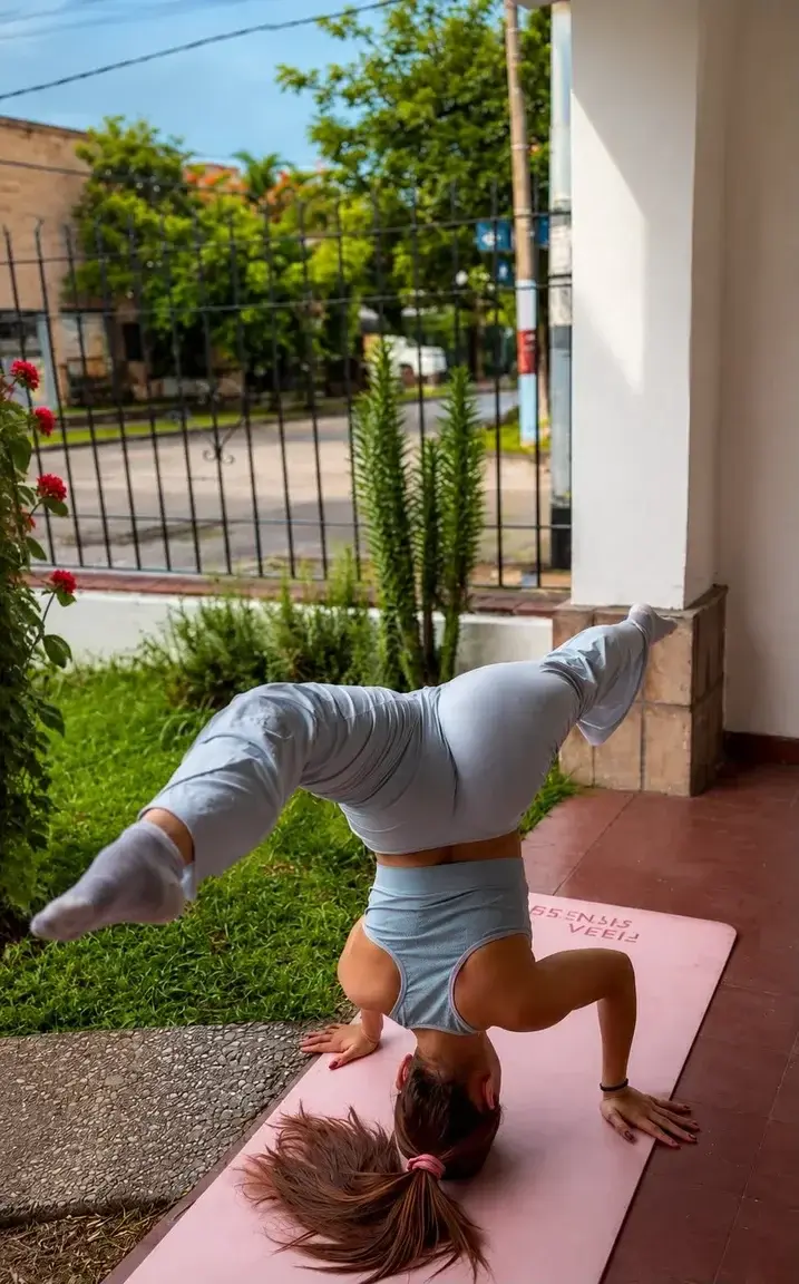 Yoga time 🧘‍♀️💘#flex #yoga #stretch #asiatique #french