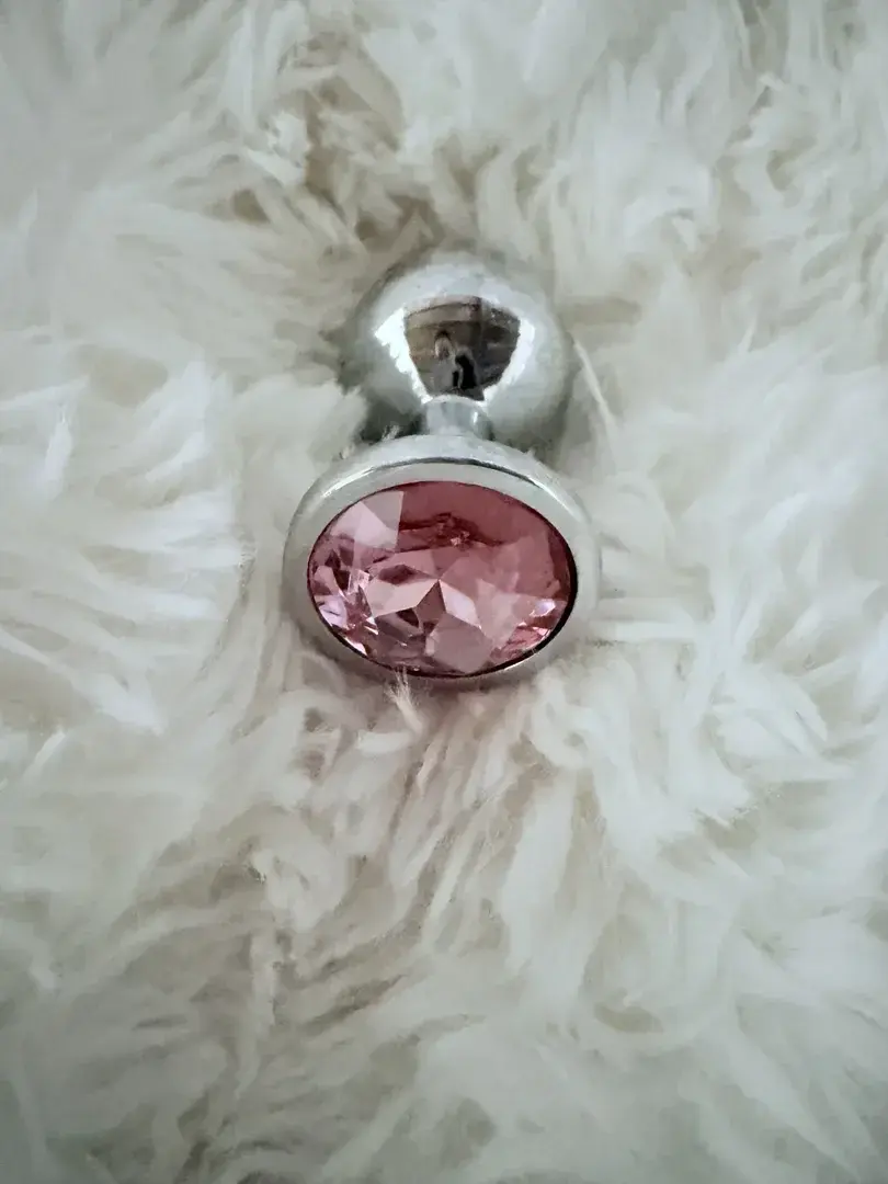 Bijoux Plug anal 🔥 merci à  mon superbe abonné qui me l’a offert 💝 tu veux voir quand je le porte ? Abonne toi 🫦