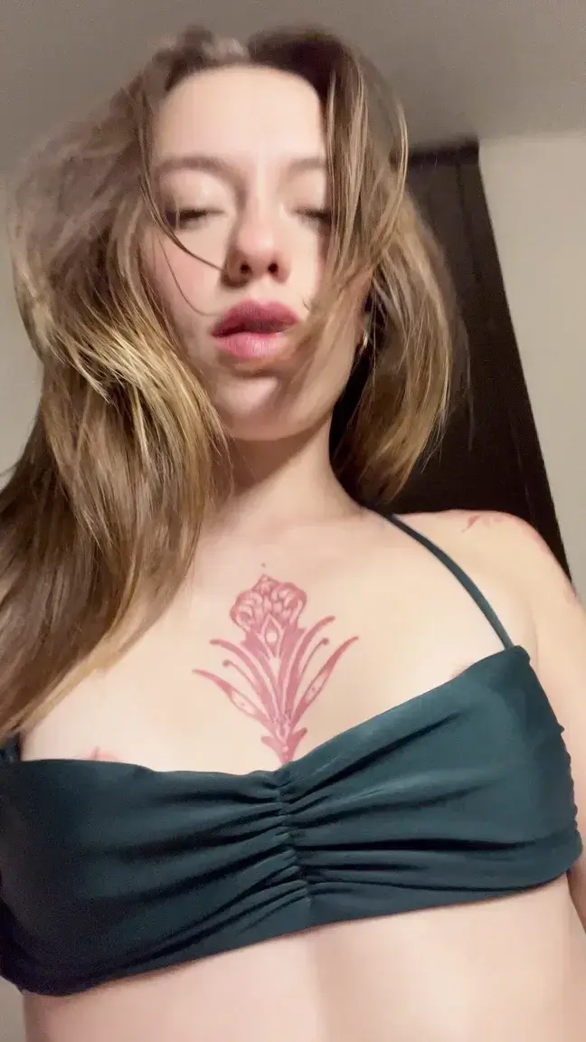 J’ai envie de jouer… envois un mess privée pour jouer maintenant 💕