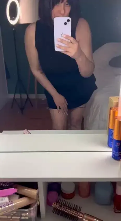 une pensée trop intime pour rester silencieuse, j'attends que tu viennes me la confier en DM
