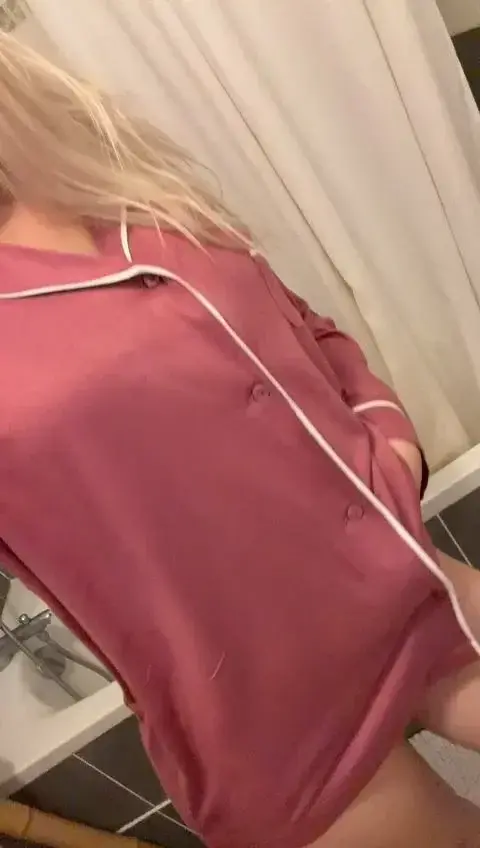 Leak public de Myaa_27 — « description de la photo » (nude) sur MYM