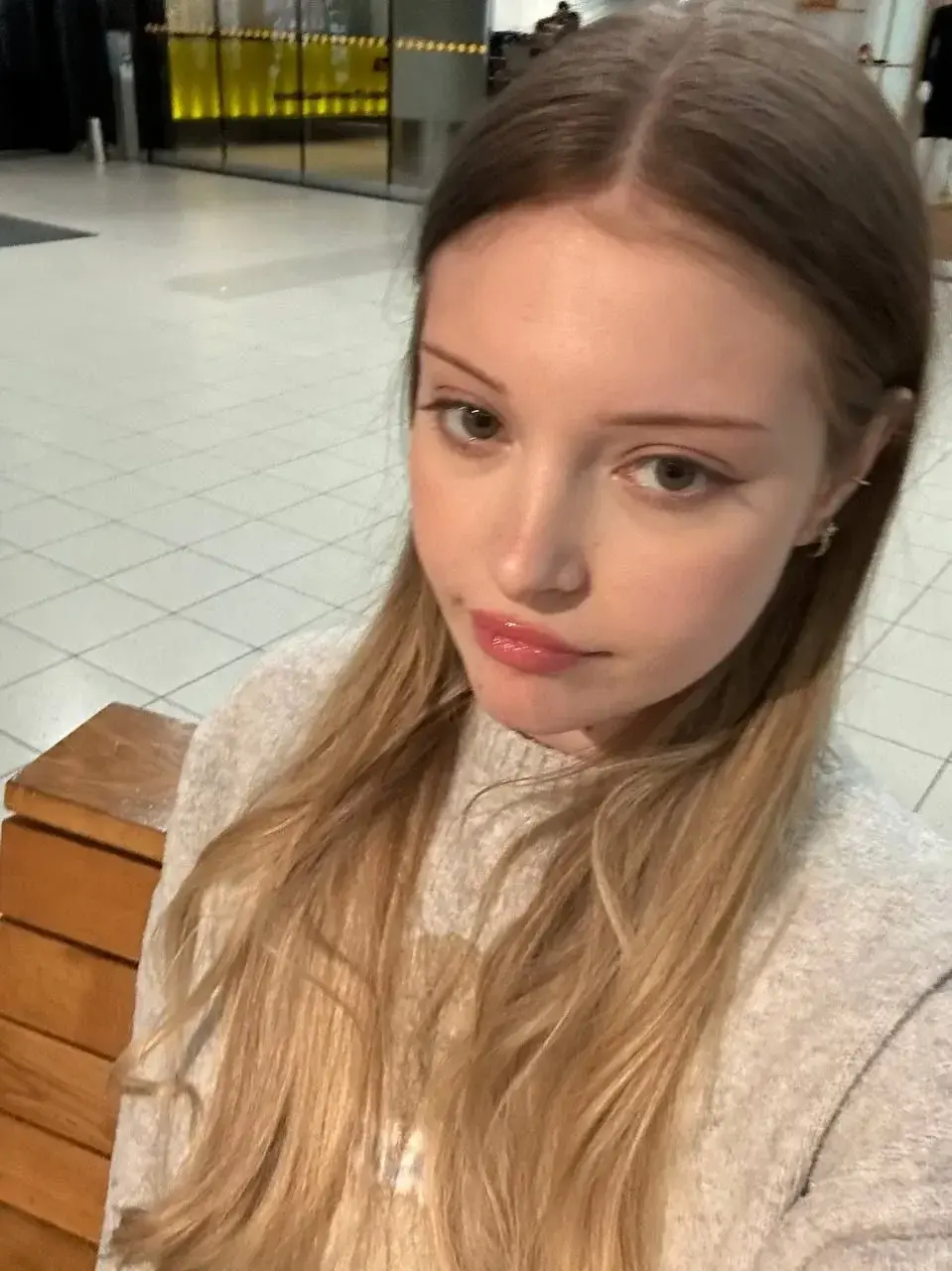 même pas coiffée et je me sens bien 😌(mon abonnement est free … pas besoin de code ❤️)