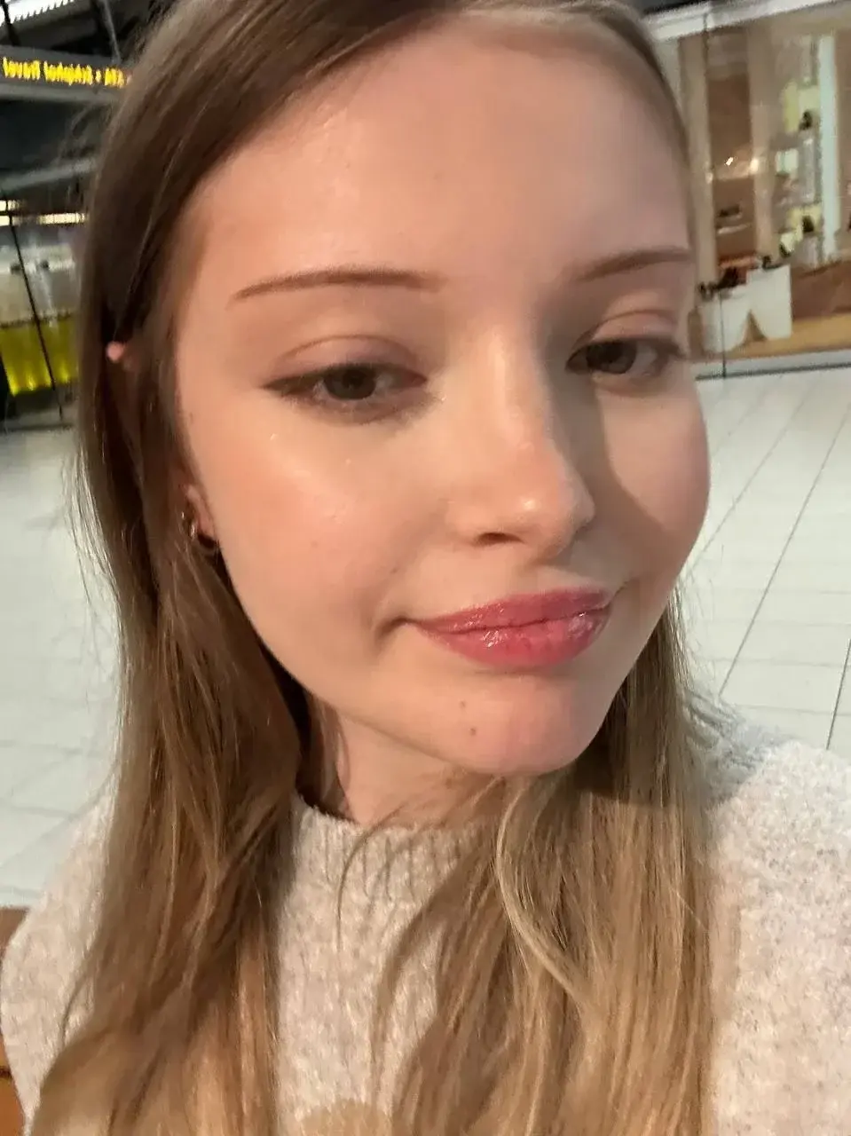Leak & nude MYM — Maddybcs : « je me suis sentie légère et c'était suffisant 🤍(mon abonnement est free … pas besoin de code ❤️) » (MYM)