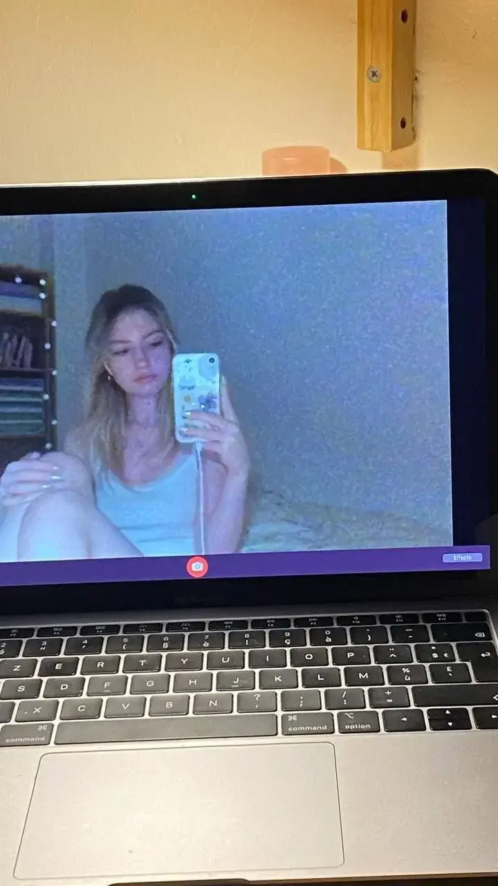 Leak & nude MYM — Maddybcs : « quelque chose dans cette journée m'a fait du bien 🤍(mon abonnement est free … pas besoin de code ❤️) » (MYM)