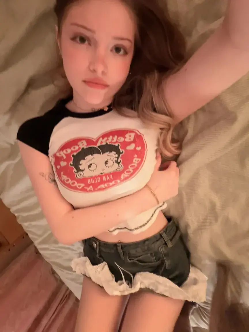 je vois que t’hésites encore à m’écrire… tu vas finir par faire quoi à la place ? 😌(mon abonnement est free … pas besoin de code ❤️)