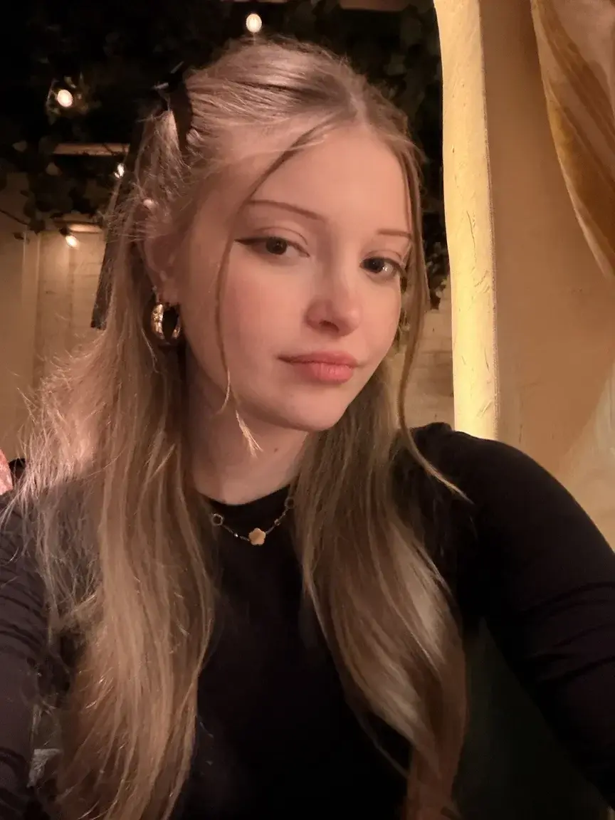 je me sens toute douce ce soir, viens me dire ce qui te met dans cet état là 🤭(mon abonnement est free … pas besoin de code ❤️)