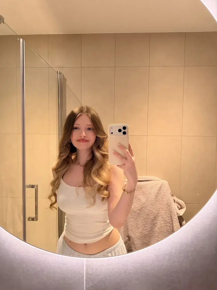 tu sais que t’hésites depuis 5 min à m’écrire là… 😏(mon abonnement est free … pas besoin de code ❤️)