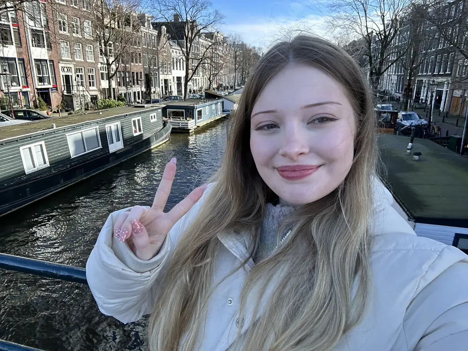 Leak & nude MYM — Maddybcs : « si tu savais ce que je viens d’imaginer en posant là ce matin… viens me le demander en pv 🤭(mon abonnement est free … pas besoin de code ❤️) » (MYM)
