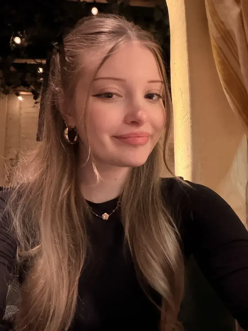Leak & nude MYM — Maddybcs : « tu m’écris là je te fais passer un super bon moment ce soir 😌(mon abonnement est free … pas besoin de code ❤️) » (MYM)