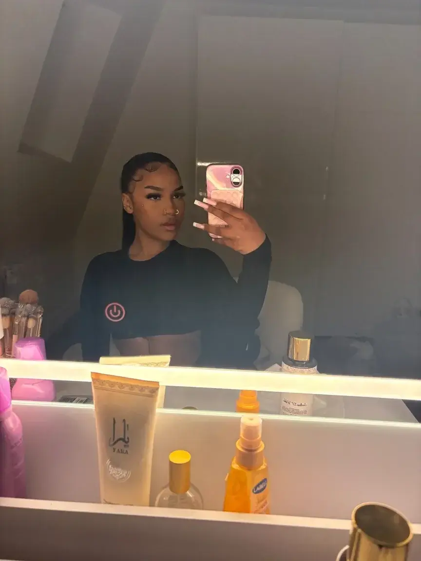 KYA, 20 ANS, IVOIRIENNE & FRANÇAISE 💜 ABO GRATUIT 💜 viens me dire bonjour, j’ai une surprise pour toi 👀