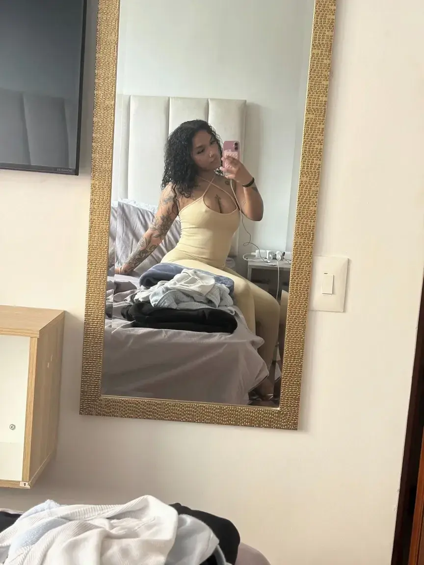 UNE MEUF QUI ASSUME TOUT 💜 ABO 100% GRATUIT 💜 viens me parler en DM, je suis pas prise de tête...