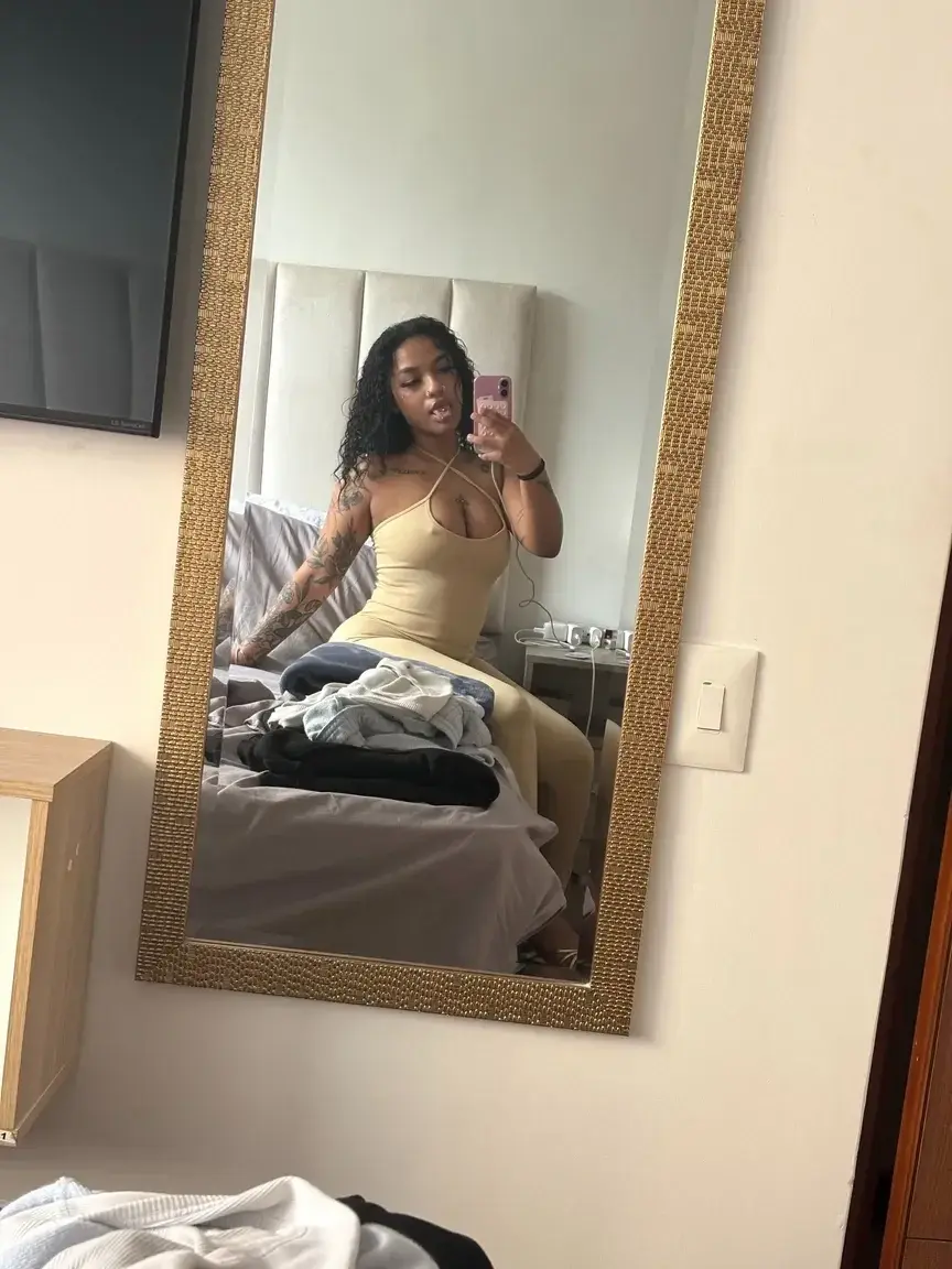 KYA, 20 ANS, IVOIRIENNE & FRANÇAISE 💜 ABO GRATUIT 💜 viens me dire bonjour, j’ai une surprise pour toi 👀