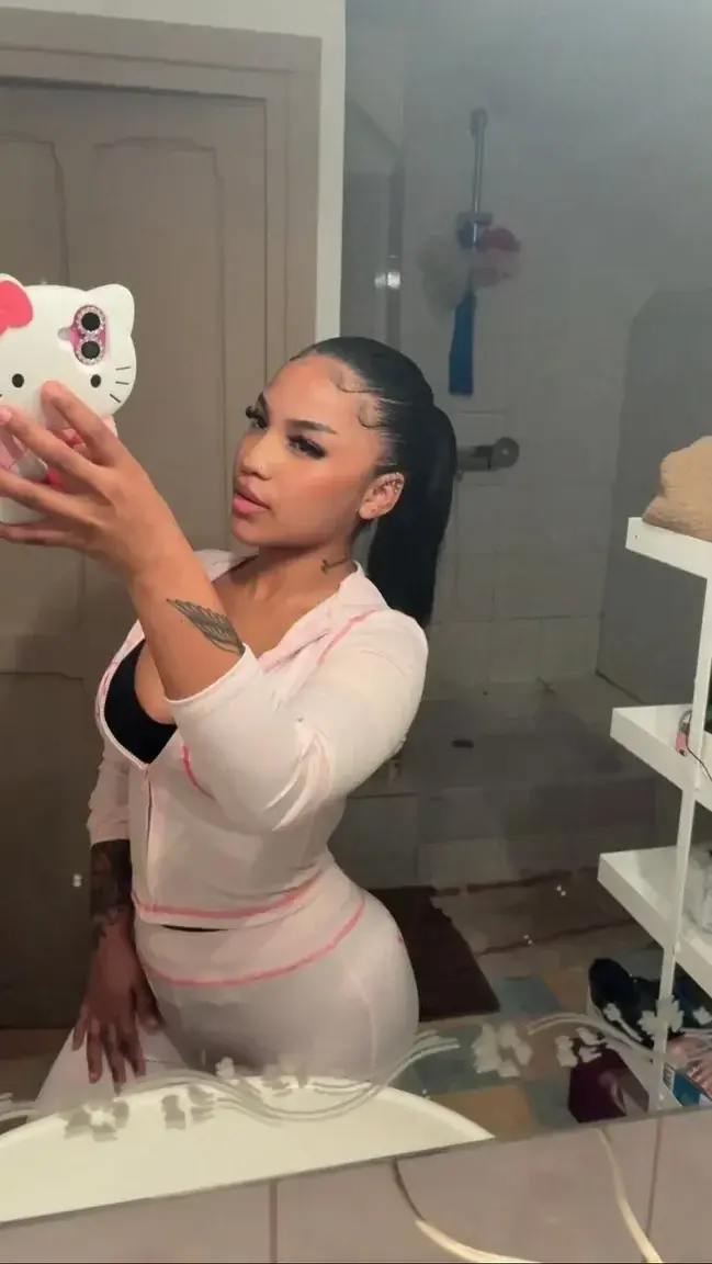 UNE MEUF QUI ASSUME TOUT 💜 ABO 100% GRATUIT 💜 viens me parler en DM, je suis pas prise de tête...