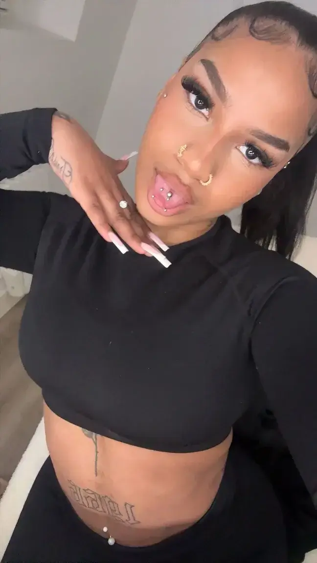 ENFIN UNE VRAIE COQUINE 💜 ABO GRATUIT 💜 viens découvrir mon petit univers en DM 👀