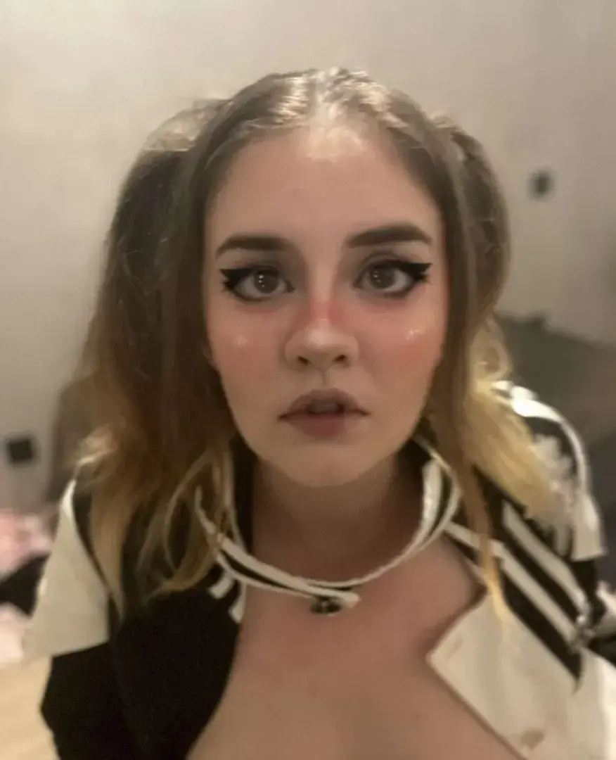 J'aime trop mon maquillage ! Meme si je préférerai le voir couler un peu.. 🥵🔥