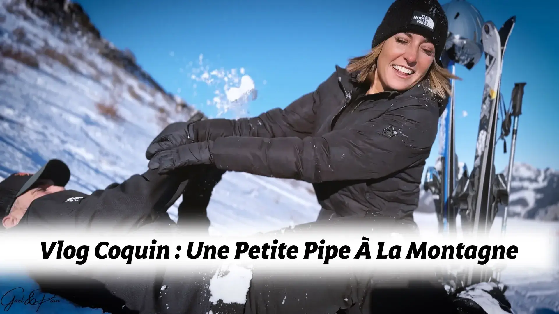 Aujourd’hui on t’emmène en vacances 🧳 avec nous, direction la montagne 🏔️ pour mes « premiers pas » de skieuse ⛷️ mais pas ma première fois en tant que suceuse 💋 !!Partage nos vacances au ski ❄️, mon angoisse sur le télésiège, ma première piste bleue, et une petite pipe au chaud prêt de la cheminé 🔥.. Bien qu’une autre chaleur me réchauffe car je suis brulante 🥵 comme la braise !!Ambiance chalet romantique et coquine.⬅️ ⬅️ ⬅️
