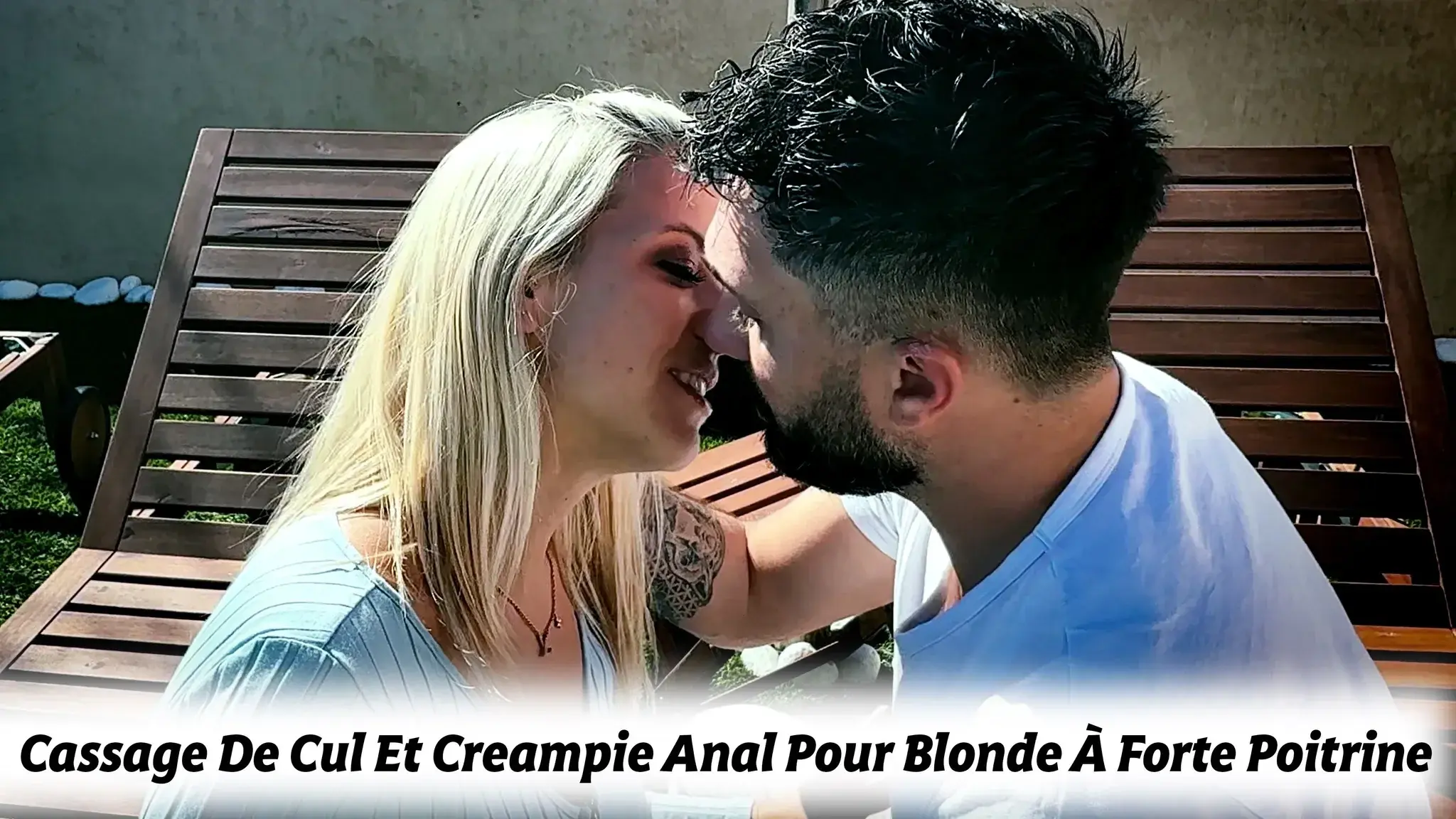Durant nos escapades coquines 🤤, nous avons toujours le plaisir de découvrir des personnes incroyables 🥰 et quand l’alchimie et la connivence sont au RDV, cela donne des moments de baise intense 🥵.Nous avons eu le plaisir de faire connaissance avec une blonde à forte poitrine, avec un cœur énorme ❤️🔥 et un appétit sexuel encore plus gros !!!Laissez-moi vous introduire la gourmande 👄 Ava White avant que Gael ne s’introduise 🍆 bien profond dans tous ses trous ( Gorge Profonde, Pénétration Intense et Profonde, Cassage de Cul 🍑 bien au fond …. )25 minutes de baises, de plaisir, avec un superbe creampie anal 💦!!Wahou, moi j’ai kiffé filmer, j’espère que vous allez kiffer regarder.Je te laisse découvrir cela⬅️ ⬅️ ⬅️