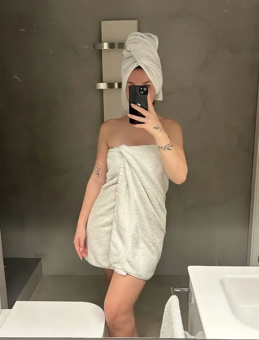 Viens prendre la douche avec moi c’est gratuit ❤️