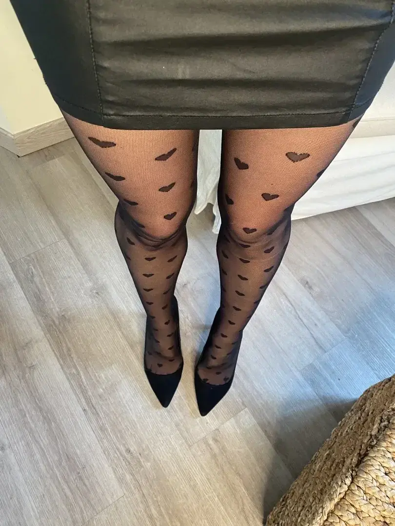 Leak public de Glamy_lily — « I love these tights, don’t you ♥️❤️♥️😘? » (nude) sur MYM