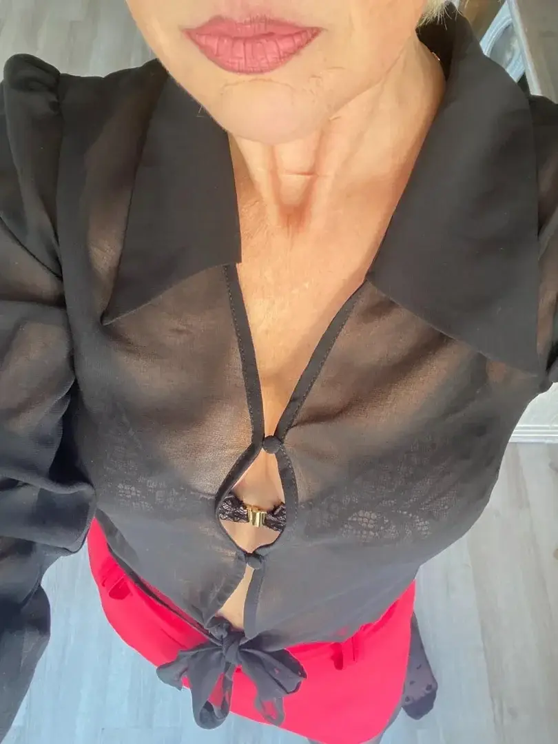 Leak public de Glamy_lily — « Do you like red and black ♥️🖤? » (nude) sur MYM