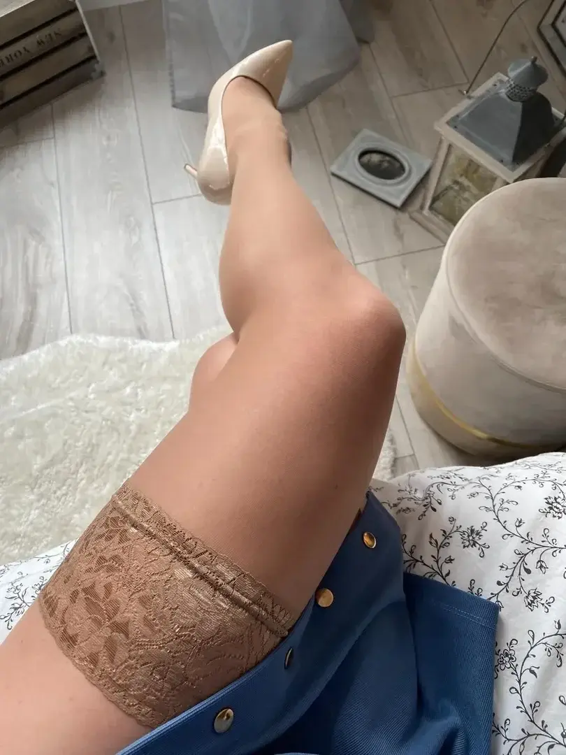 Leak public de Glamy_lily — « Do you like stockings 💋? » (nude) sur MYM