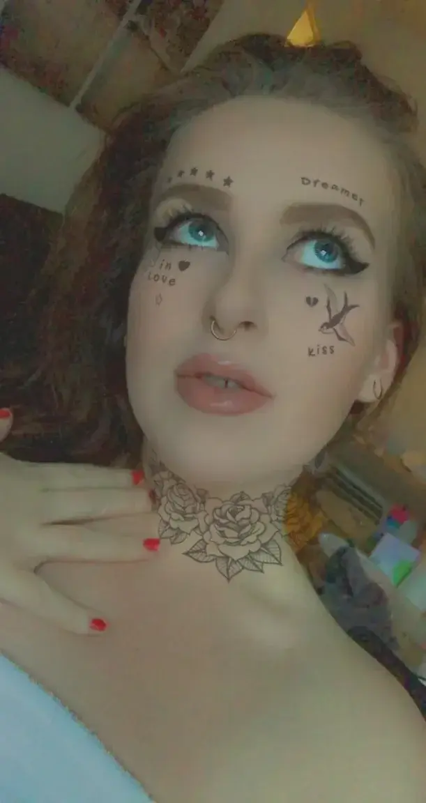 Leak & nude 4 — Emmadouglas21