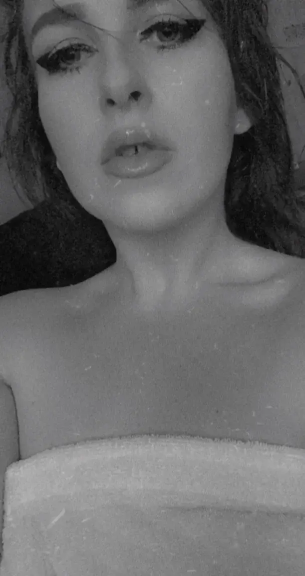 Leak & nude 5 — Emmadouglas21