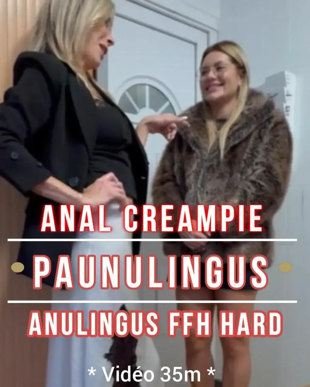 Pauline débarque mini-jupe qui cache que dalle 🍑, body transparent avec tétons durs qui supplient 🔥👙💦Surprise, zéro jouet, pas de gode, pas de plug 😩🚫… on improvise ! Souvenir de sa vidéo où elle chevauchait le collègue marié dans sa chambre d’étudiante. Aujourd’hui c’est MOI qui la dresse en petite salope soumise ⛓️Je lui ordonne : « Bouffe-moi la chatte bien juteuse et enfonce ta langue de salope jusqu’au fond du cul 👅🍑💦 »On appelle le collègue : Pauline pompe sa queue pendant que je mate en me doigtant 👀👐Puis MOI je l’avale jusqu’à la gorge profonde 🍆💦 pendant que TOI tu te mets à genoux derrière… lèche-lui le trou du cul, enfonce ta langue bien loin dans son cul de mec marié 😈🍑👅 Continue salope, dévore son trou !Il m’encule brutal à sec sur le bureau ! Pauline, ramène ta langue : bouffe-lui le cul pendant qu’il me défonce le trou à sec 👅🍑Maintenant lèche-moi la chatte pendant qu’il t’encule😈! Elle goûte son propre cul sur sa bite, nettoie tout! Il explose enfin… il me remplit la chatte de foutre chaud qui coule partout pendant qu’elle lui astique le trou avec sa langue baveuse et chaude 👅🍑💦Combo parfait de la dépravation : langue enfoncée dans le cul + chatte pleine de sperme qui dégouline 😩💦💦🍆👅🍑Pauline ramène ta gueule de salope… lèche TOUT : ma chatte qui pisse le foutre, sa bite gluante, aspire chaque goutte, pas une miette. Elle reste une semaine entière pour son dressage hardcoreVidéo 35 min ultra dégueu exclusive :  PAUNULINGUS