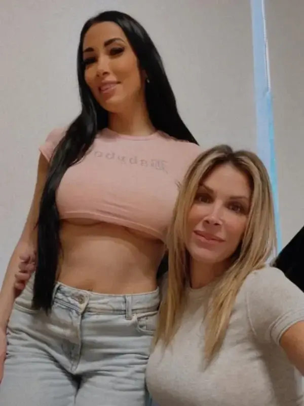 Leak public de lemonde2fk2 — « CODE CLEASTAGE2**46 PRINTEMPS POUR LE Collègue MARIÉ** (et ouais j’l’avais rajeuni à 43, my bad 😭) Je le convoque direct dans mon bureau genre « viens 2 sec »… le mec pense pas une seconde qu’un truc de ouf l’attend 😂SURPRISE GROSSEUR XXXL DANS LES CHIOTTES DU BUREAU 🚽💥Après le vote sur X ultra crade de la team, vous avez plébiscité l’option ultime : **CLÉA GAULTIER** en chair et en os 🍑👑La meuf sur Marseille à ce même moment débarque juste pour « rendre service » lololol 😈✈️Elle avait déjà kiffé le délire quand elle était venue en « stagiaire mystère » au taf… sauf que cette fois le marié avait pas été invité, il m’en a voulu grave pendant des jours 😤Et là BAM ! Cléa arrive en mode full slut décontract : jean qui moule le cul de ouf 🍑, petit haut rose ultra serré qui explose ses nibards 🍒💦 on dirait qu’ils vont déchirer le tissu direct 🔥La vidéo **CLEASTAGE2** (la suite officielle de son stage quoi 😂📹) fait **32 minutes de pure folie** ⏱️Je spoile PAS la fin… mais disons que le mec a sorti un move de LEGENDE ABSOLUE 😱🍆💦Un truc tellement ouf que même moi j’étais choqué sur le siège de mon bureau lorsque j’ai vu les RUSH vidéos🤯 Franchement… le collègue marié peut clamser demain, il aura déjà vécu le sommet de sa vie sexuelle 😭🙏 RIP au game, level max atteint 💀🔥 » (nude) sur MYM