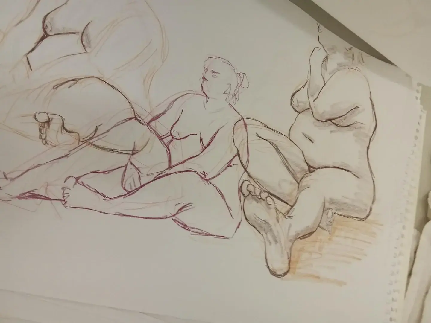 Leak & nude MYM — Sophiacorpus : « Ici, je m’appelle SophiaCorpus. Une femme, une trace, une peau, un souffle. Je vous laisse entrer, doucement, dans cette galerie intime. » (MYM)