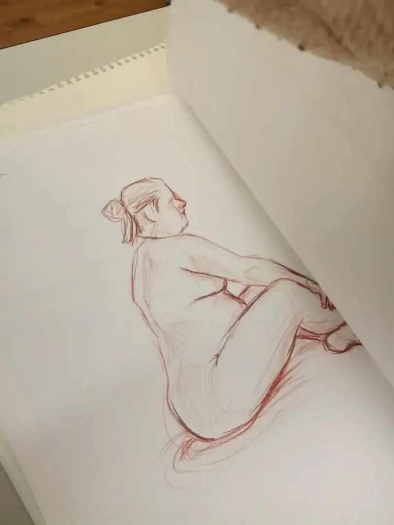 Ici, je m’appelle SophiaCorpus. Une femme, une trace, une peau, un souffle. Je vous laisse entrer, doucement, dans cette galerie intime.