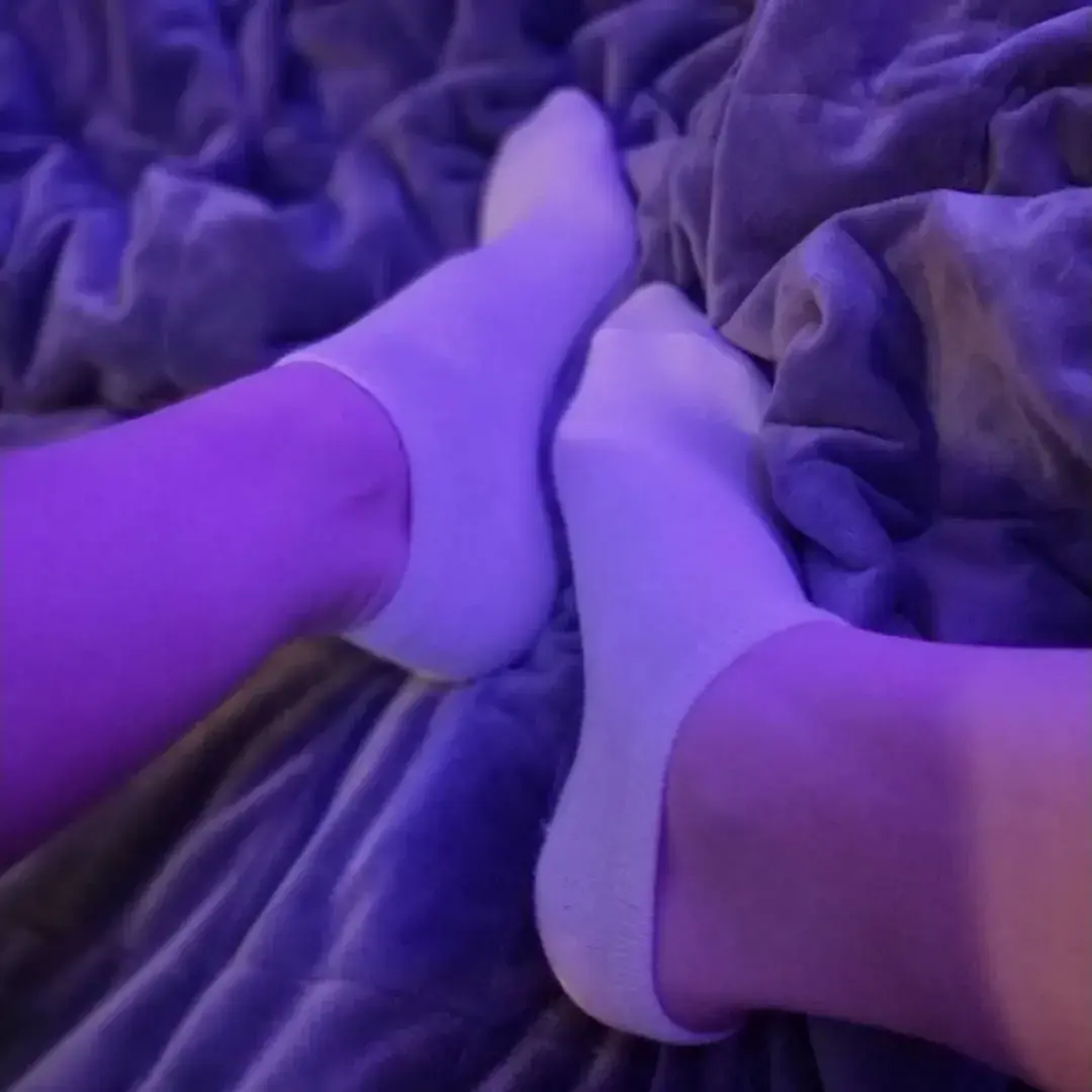 Leak & nude MYM — Snoweve : « Qui veut mes chaussettes sales et odorantes ? 🤭✨ » (MYM)