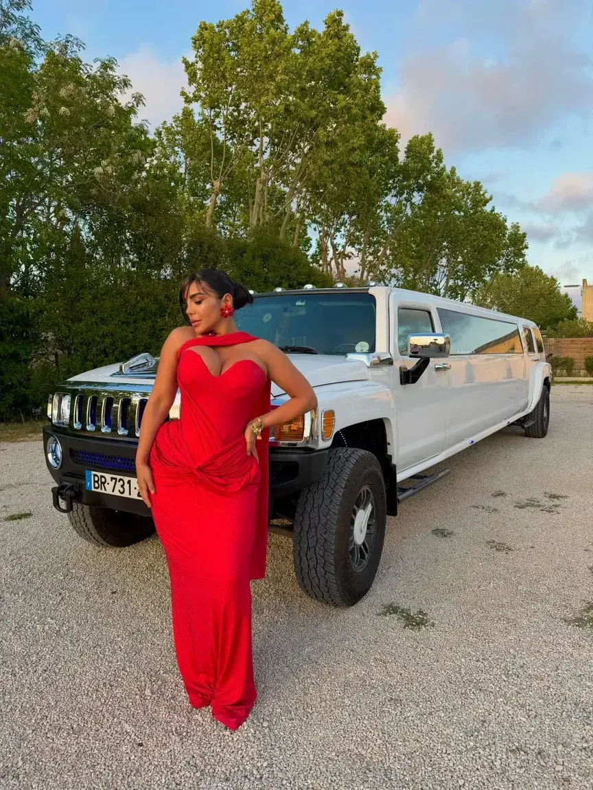 Leak & nude MYM — beuretteintense : « 😈🥵😈🥵 Tu viens dans la limousine ? » (MYM)