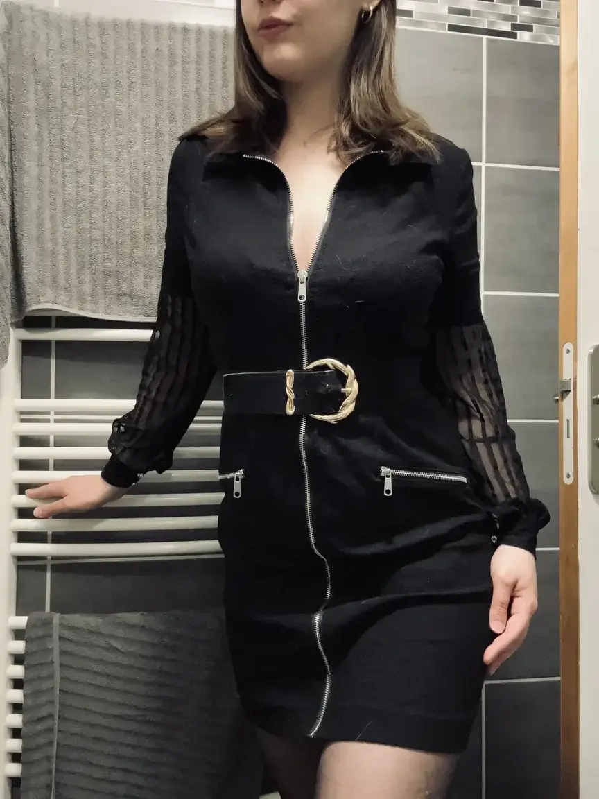 Leak & nude MYM — Aria62 : « Tu viens voir ce qui se cache sous cette robe… ou tu préfères imaginer ? 💋 » (MYM)