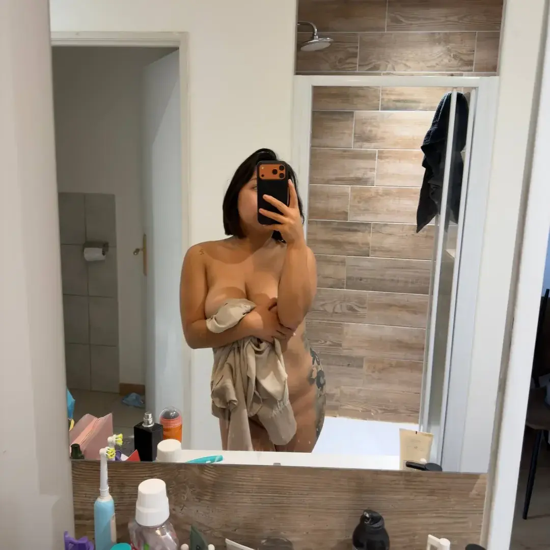 Leak public de Melyzrr — « Abonnement gratuit à vie + surprise à l'abonnement 🎁❤️ » (nude) sur MYM