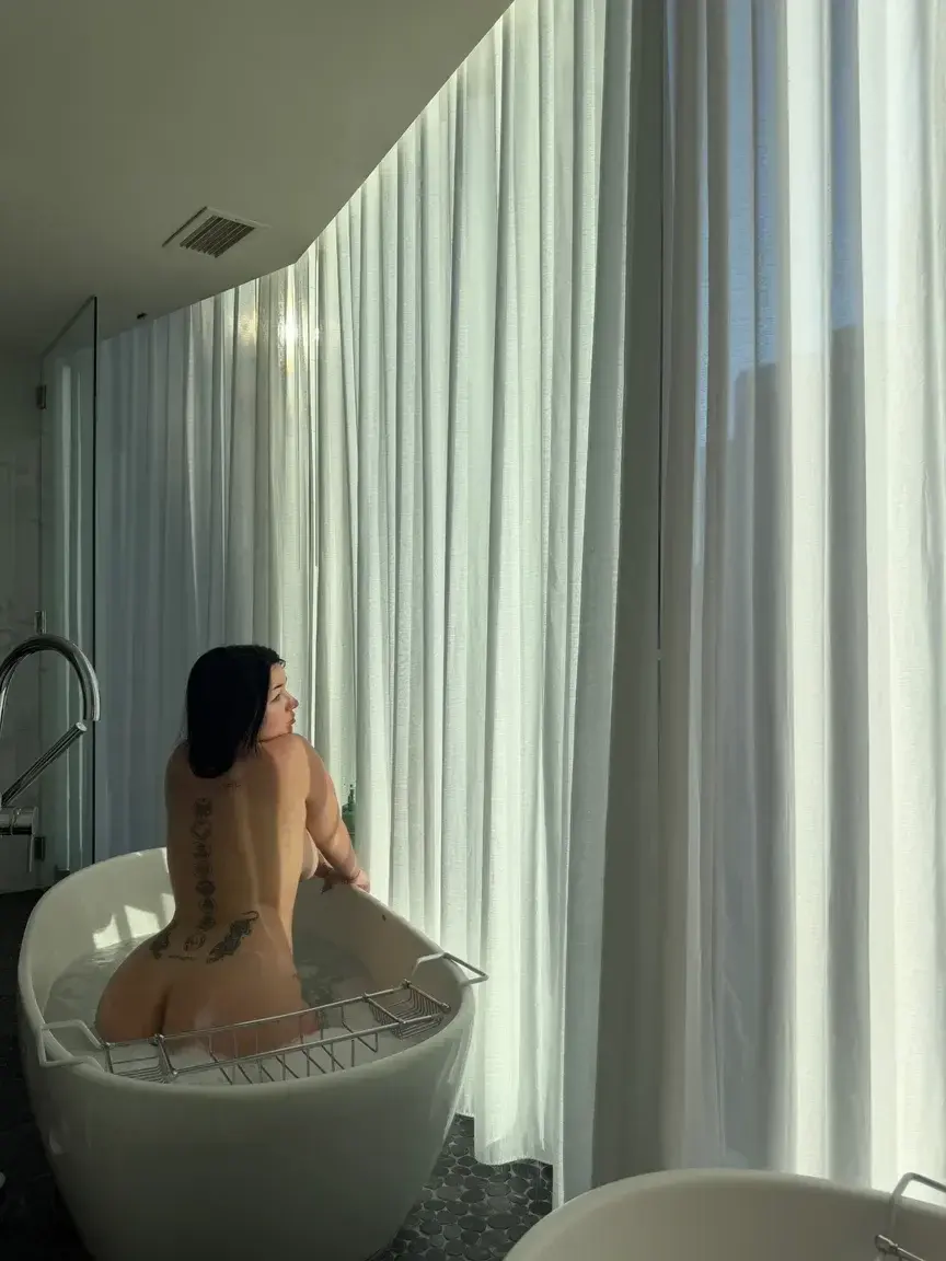 Leak & nude MYM — Badgalantii : « média » (MYM)