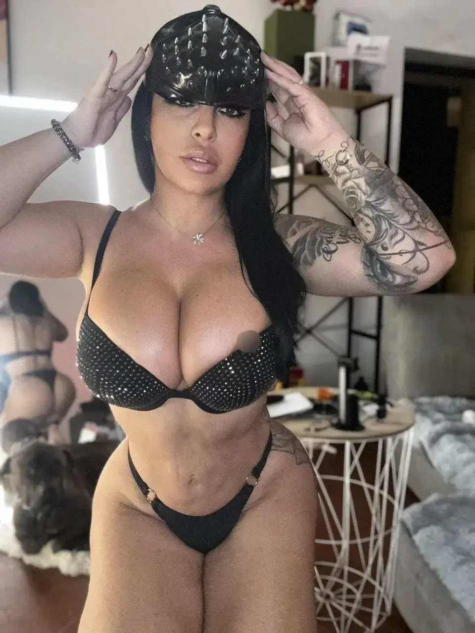 Leak public de Lisaamelk94 — « Abonnement GRATUIT avec le code FREE😈 J'ai un petit secret réservé à ceux qui m'écrivent en premier… » (nude) sur MYM