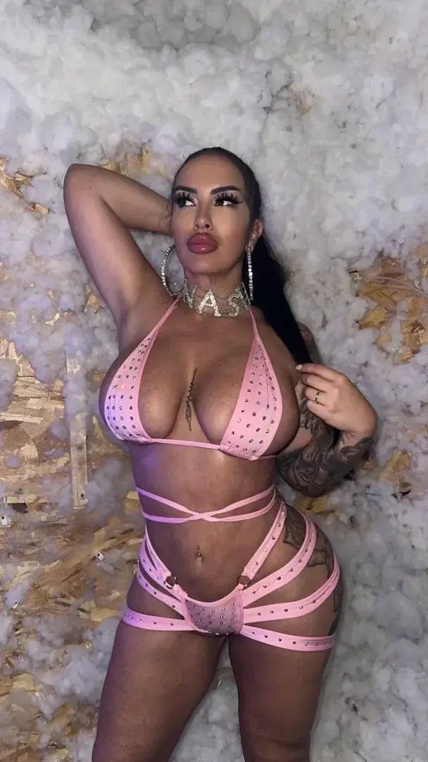 Leak public de Lisaamelk94 — « Abonnement GRATUIT avec le code FREE😈 J'ai un petit secret réservé à ceux qui m'écrivent en premier… » (nude) sur MYM