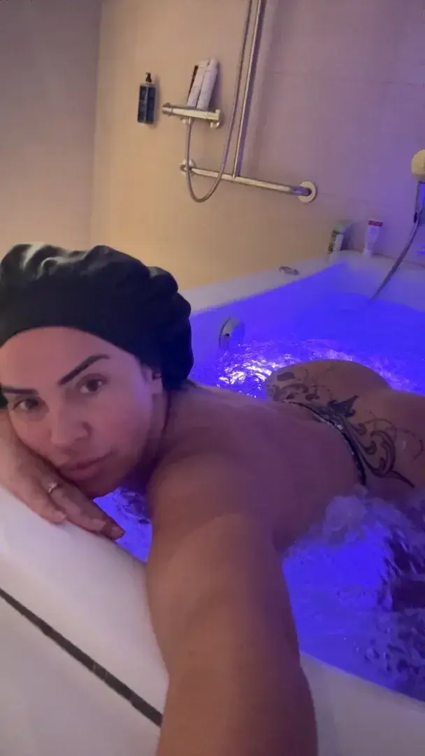 Leak & nude MYM — lisaamelk94 : « 🎁 Abonnement GRATUIT à vie + une vidéo bonus offerte 🎬 » (MYM)