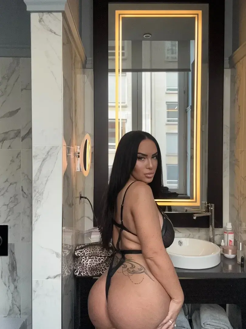 Leak & nude MYM — lisaamelk94 : « 🎁 Abonnement GRATUIT à vie + une vidéo bonus offerte 🎬 » (MYM)