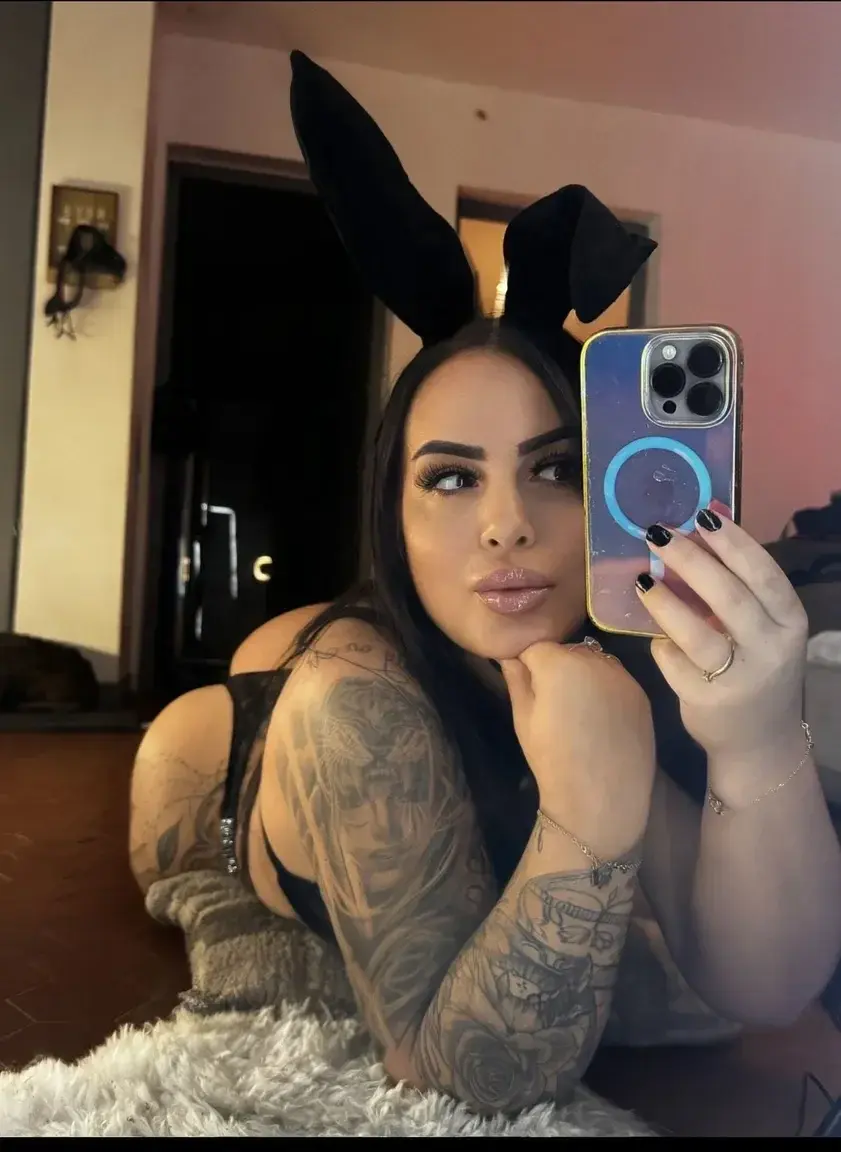 Viens voir ce que je te réserve en privé 🔞 Abonne-toi gratuitement.
