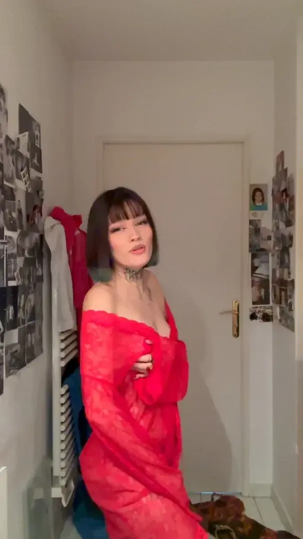 Leak & nude MYM — Avivalamarquise : « Je sais aussi chanter » (MYM)